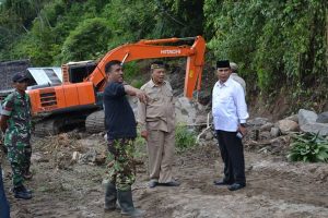 Wabup-tinjau-banjir-bandang