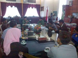 Audiensi LSM Uyem Ijo