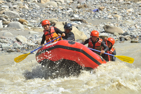Tim Arung Jeram Aceh Tengah di Aih Tripe Gayo Lues. (LGco_Munawardi)