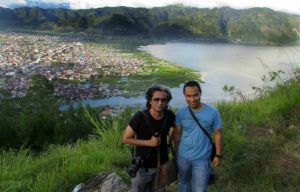 Tarmizy Harva (kiri)