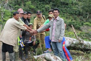 Camat Kebayakan Aulia Putra Bersama Masyarakat