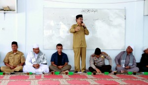 Wabup Khairul Asmara saat memberikan sambutan pada acara pertemuan rutin pimpinan dayah dan ulama yang ada di Aceh Tengah