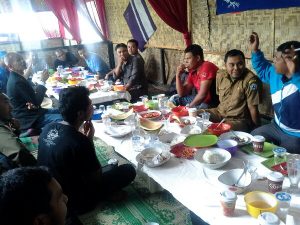 Kabag Humas Bener Meriah bersama Wartawan