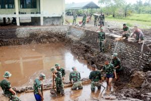 Kasrem tinjau pembangunan kolam renang makorem meulaboh