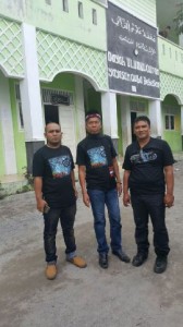Kiwil Bersama Dedi dan Irmansyah Saat Berada di Masjid Quba Bebesen
