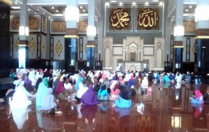 Suasana Maulid Akbar di Masjid At-Taqwa Kutacane. (LGco_Riduwan)