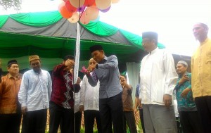 Pelepasan balon oleh Bupati Aceh Besar pertanda diresmikannya Dayah Insan Qur'ani (Foto: Supri Ariu | LGco)