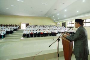 Wakil Bupati Aceh Tengah saat memberikan kata sambutan usai melantik tenaga honorer menjadi PNS