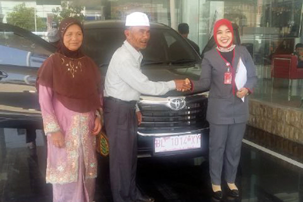 Serah terima mobil untuk Nurdin Aman Thur di Lhokseumawe. (foto : Muna)
