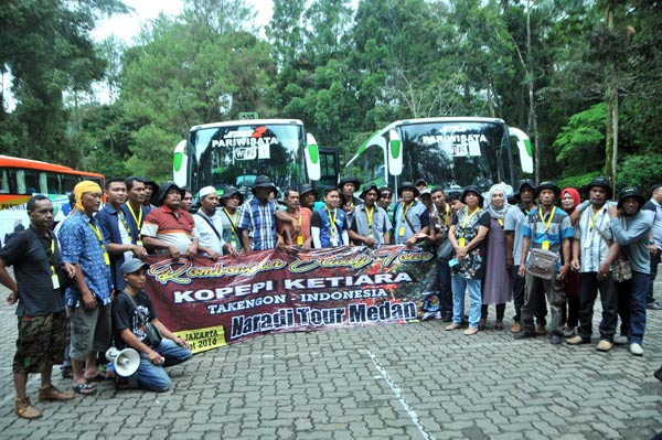 Petani Kopi Koperasi Ketiara di Taman Safari Bogor. (LGco_Khalis)