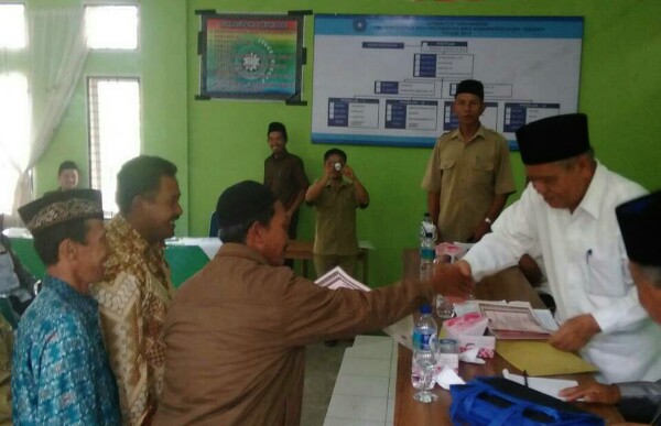 Ketua Baitul Mal Aceh Tengah Mahmud Ibrahim