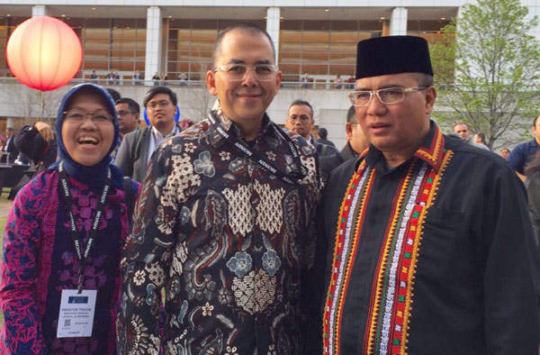 Bupati Acah Tengah, Nasaruddin bersama Minister/Deputy Chief of Mission (Wakil Dubes Indonesia untuk USA) Arto Suryodipuro dan Atase Pertanian Kedutaan Besar Republik Indonesia Washington, Rindayuni Triavini, ketika bertemu dalam perhelatan Specialty Coffee Association of America (SCAA) Expo 2016 di Atlanta, USA.
