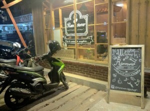 Warkop Ramrover Coffee Shop Lampineung Banda Aceh (Foto: Supri Ariu | LGco)