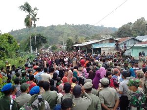 Warga seputaran TPA Uwer Tetemi hadang truck pengangkut sampah beberapa hari lalu