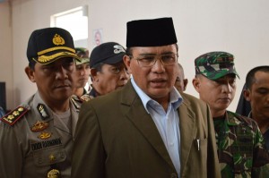 Bupati Aceh Tengah diapit Kapolres dan Dandim 