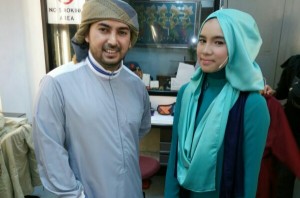Deffa bersama Ustadz Al Hasbi salah seorang juri di AKSi Indosiar. (Ist)