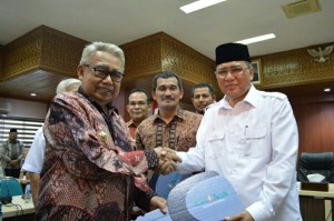 Penyerahan Secara Simbolis Bantuan 1 Unit Bus