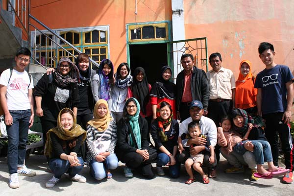 Mahasiswa Hongkong University Bersama Burhan. (Ist)