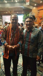 Kabag Humas Bener Meriah (kanan) bersama Menteri Pariwisata, Arif Yahya