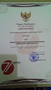 Selembar piagam sebagai apresiasi kepada penulis