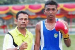 Petinju Asal Bireuen Wahyudi bersama Pelatih Joniful Bahri