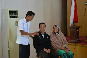 Penderita Gangguan Jiwa di Takengon, Rahmadsyah bersama sang ibu. (Ist)