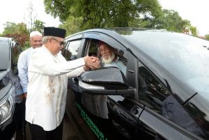 Bantuan Mobil Bagi Ulama Aceh