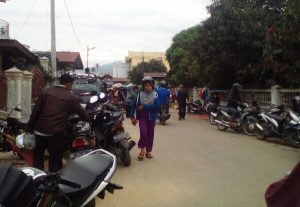 Kondisi Jalan Sempit Akibat Pedagang Berjualan di Pintu Masuk Pasar Pagi Blangkejeren