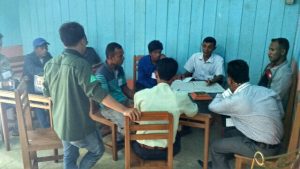 Peserta petani kakao menggelar diskusi kelompok membahas pasar dan organisasi kelompok tani (Ist)