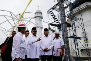 Gubernur Tinjau Masjid Baiturrahman