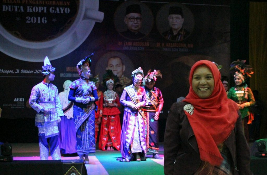 Rahmah, eksportir kopi Gayo antusias mengetahui Duta Kopi Gayo perwakilan PT. Ketiara, Syahru Lut Iman meraih juara 1