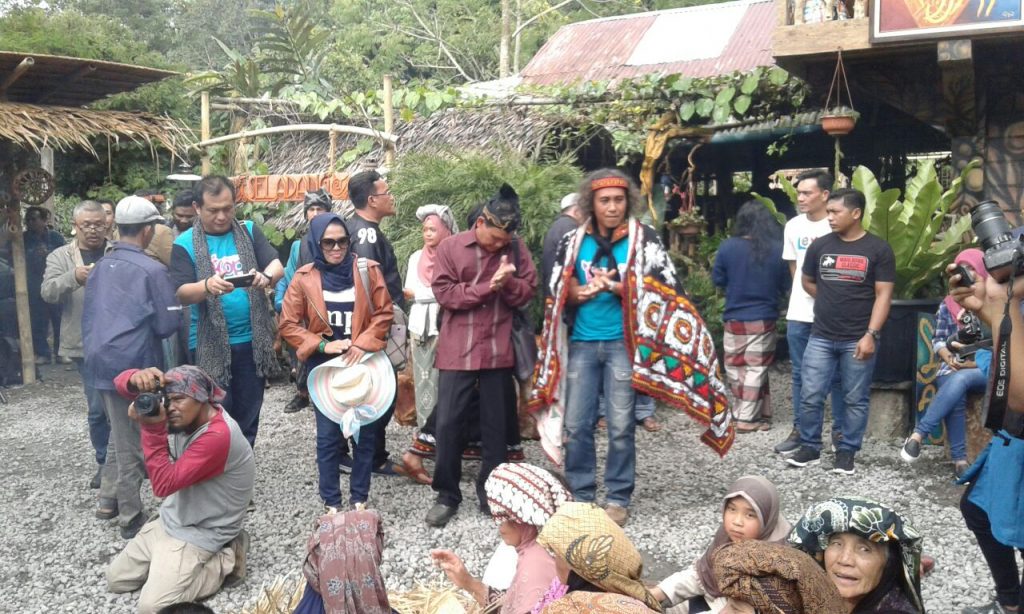 Puisi Kopi di Seladang Cafe. (Foto : WinAnsar)