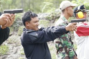 Menembak Eksekutif