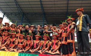 Ahmad Readi Bersama Penari Saman