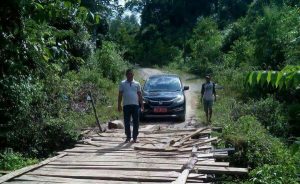 Wakil Rakyat Berjalan di Jembatan Kropos Wihni Dusun Jamat