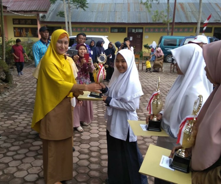 Pembagian hadiah MAN 2 Aceh Tengah