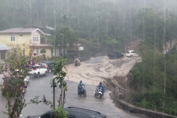 Jalan Takengon-Bireuen Longsor