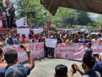 Massa Aksi di DPRK Bener Meriah