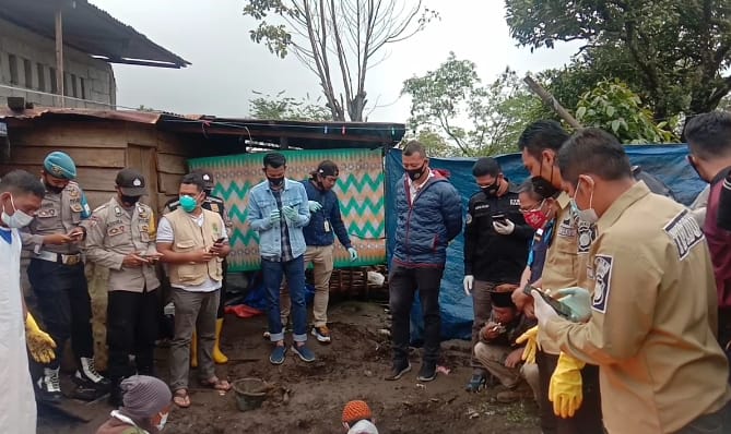 Evakuasi Jasad Korban dari Septic Tank