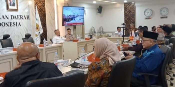 Picsart_25-11-04_21-36-56-239